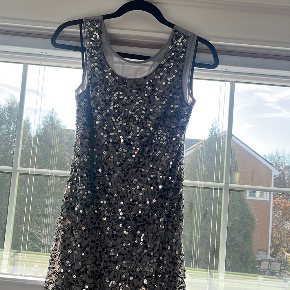 Laundry by Shelli Segal Gray Cocktail Dress Size 4 perfect for NYE!